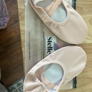 Girls light pink ballet shoes